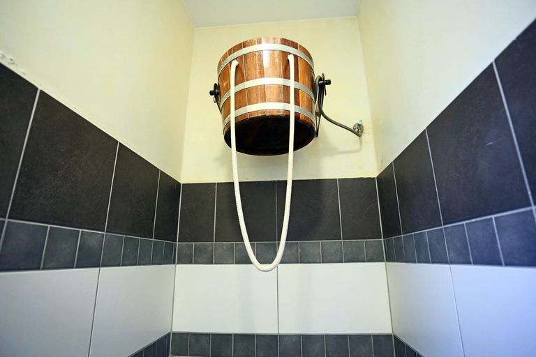 Bathroom 5, Uran, Poprad