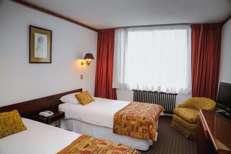 Others 3, Hotel Los Navegantes, Magallanes