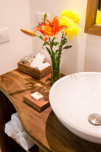 Bathroom 2, Hotel Noga, Dist. Pochutla