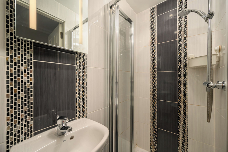 Bathroom 3, Adam Drysdale House, Edinburgh