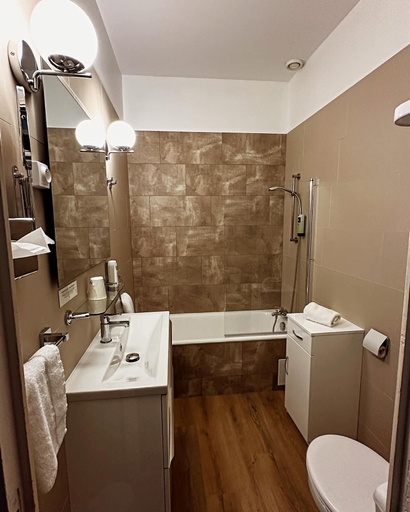 Bathroom 5, Logis Le Passiflore Cognac, Charente