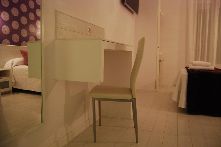 Others 4, Hostal Atelier, Madrid