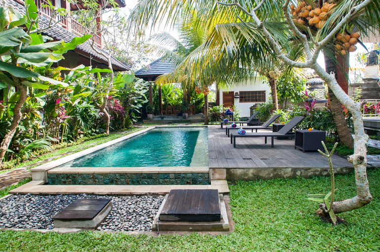 Swimming Pool 13