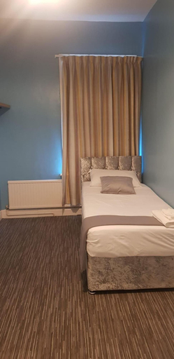 Bedroom 2, Manchester-2bedroom-1bathroom-wifi (108947701), Bury