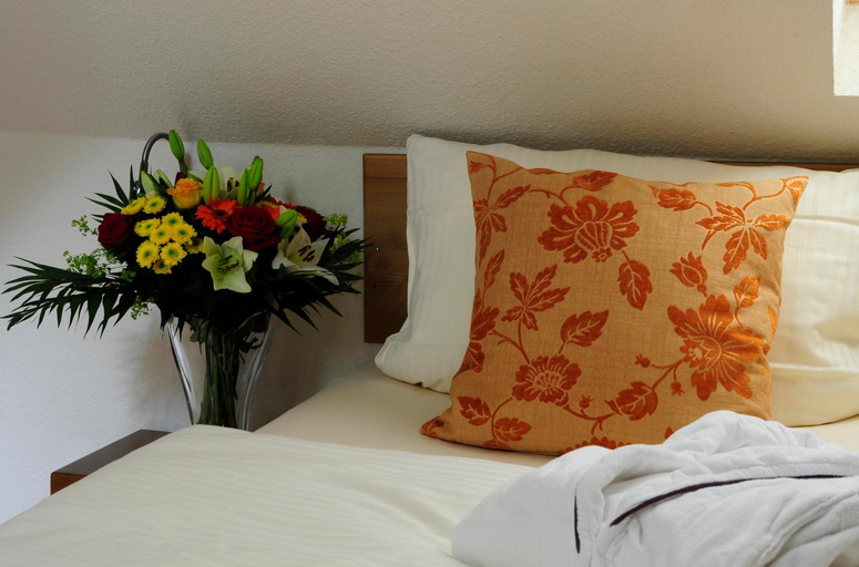 Bedroom 3, Hotel Schlossresidenz Heitzenhofen, Regensburg
