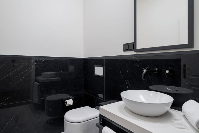 Bathroom 3, Madeira Gems, Funchal