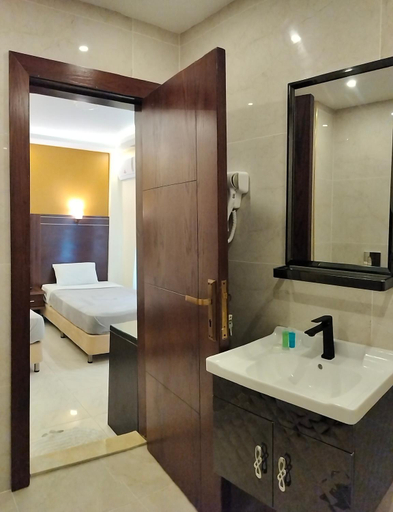 Bathroom 3, town check-in, Wadi Musa