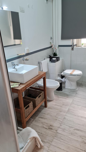 Bathroom 2, Essenza del Tempo Inn, Catania
