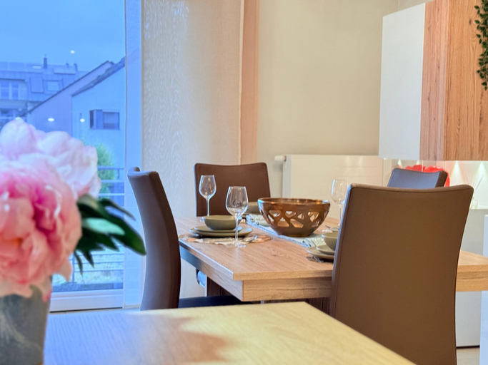 Food & Drinks, Comfort 2 bedrooms Apt w balcony&parking, Capellen