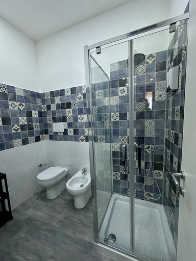 Bathroom 2, B&B I TRE SANTI, Napoli