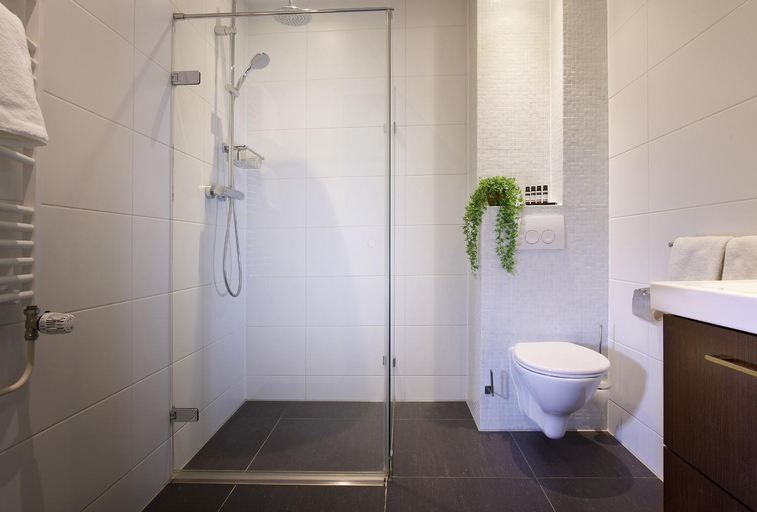 Bathroom 2, Haarlem Hotel Suites, Haarlem
