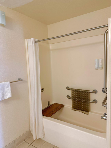 Bathroom 4, Econo Lodge Lordsburg I-10, Hidalgo