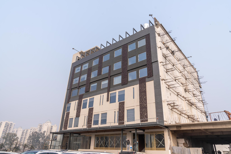 Others 3, The Kleo Hotel, Sahibzada Ajit Singh Nagar