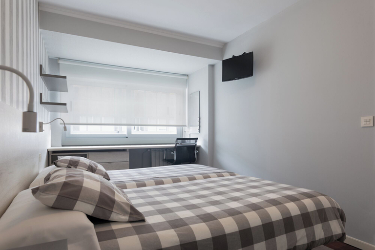 Bedroom 3, Pension Residencia F&F, A Coruña
