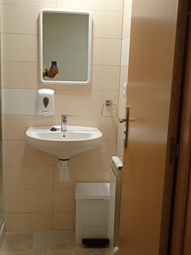 Bathroom 2, Albergue de Maella, Zaragoza