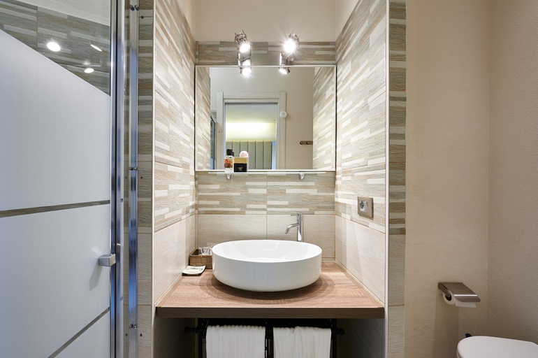 Bathroom 2, Room 230 Roma Luxury Suites, Rome