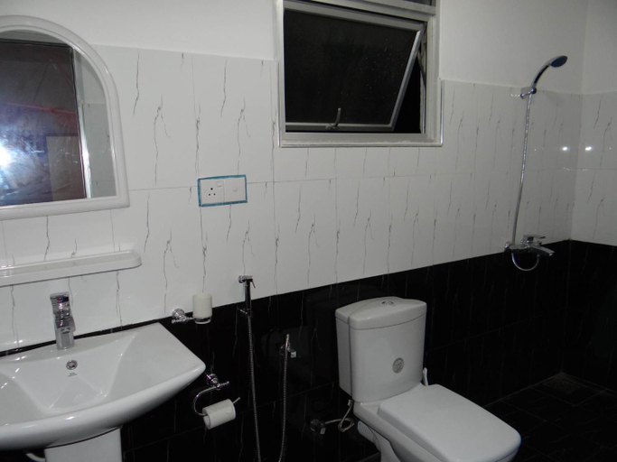 Bathroom 2, New Rani Inn, Negombo
