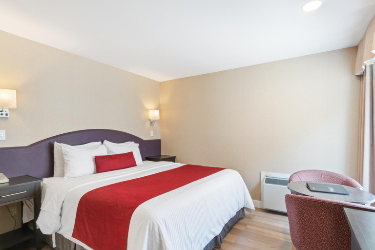 Bedroom 2, Hotel Bromont, La Haute-Yamaska