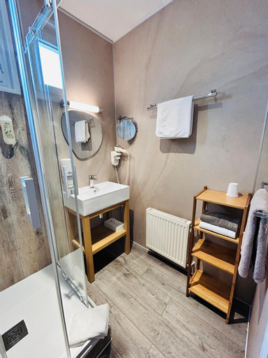 Bathroom 6
