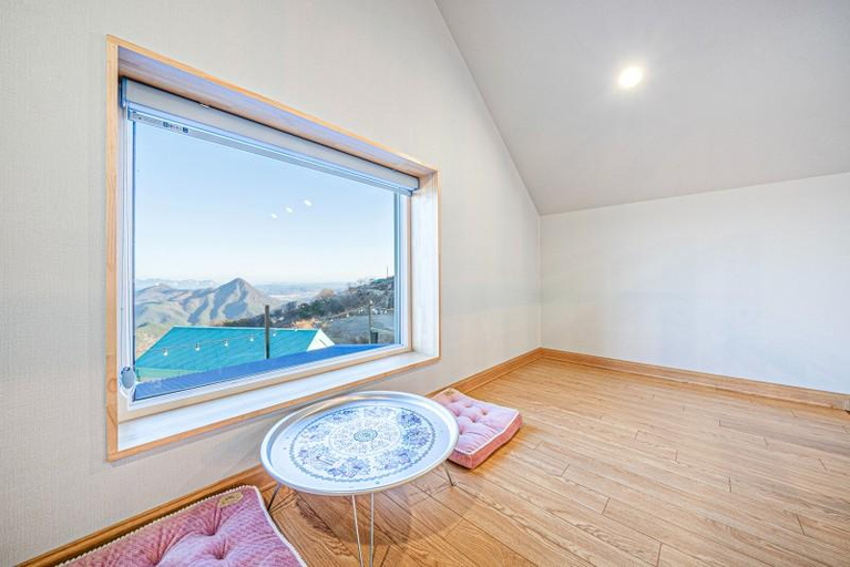 Bedroom, Morning of Gunwi Mountain Fortress, Gunwi