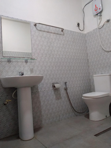 Bathroom 3, Kai Kazee Ella, Ella