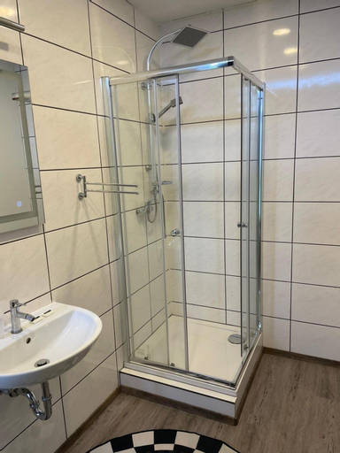 Bathroom 16