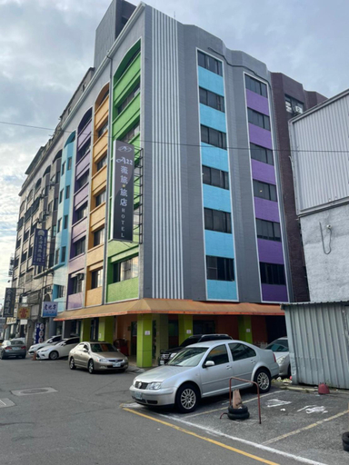 Exterior & Views