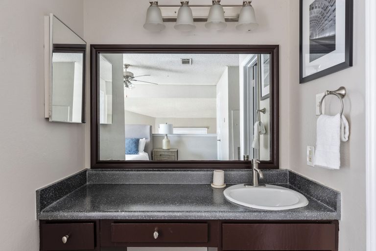 Bathroom 4, Landing Grand Prairie, Dallas