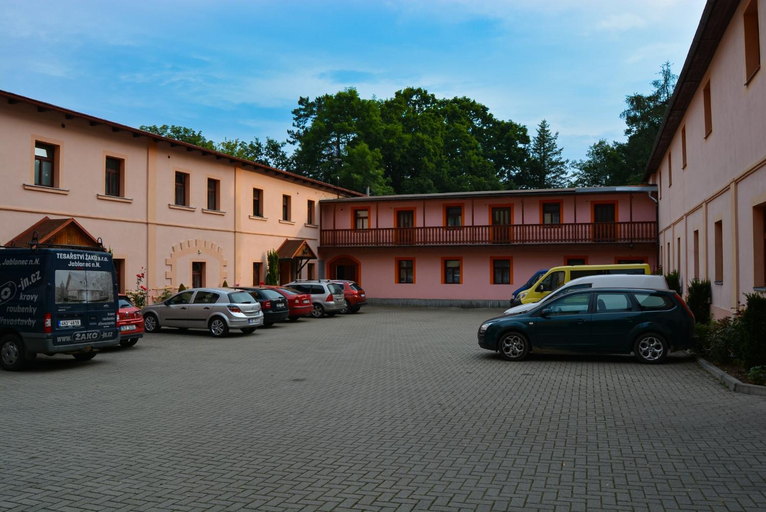 Others 4, Penzion U parku, Děčín