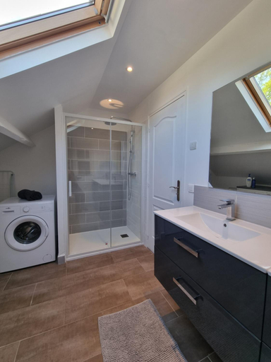 Bathroom 3, Stableyard cottages, Oise