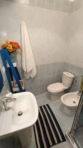 Bathroom 2, Il riad del capitano, Syracuse