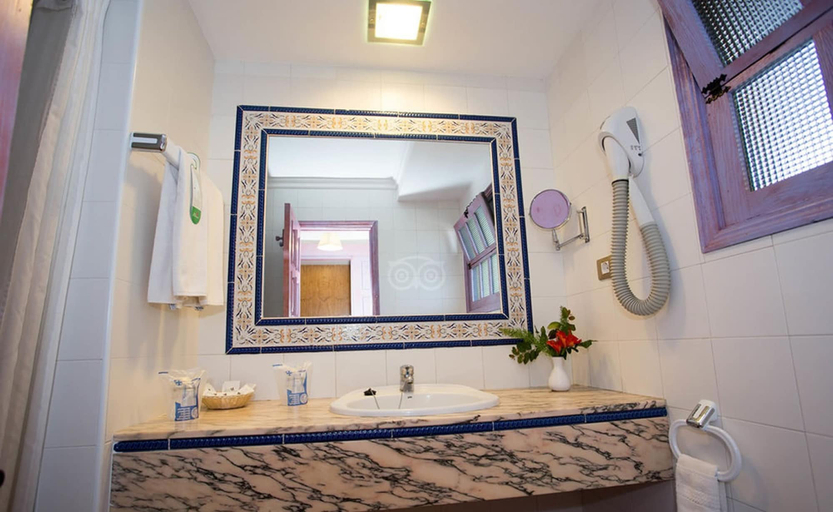 Bathroom 5, Hotel Parque Tropical, Las Palmas