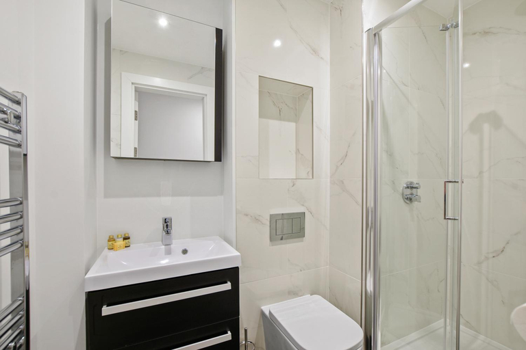 Bathroom 4, Victoria House by Q Apartments, Reading