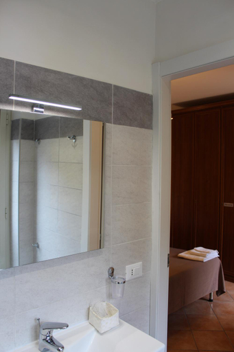 Others 5, B&B Arianna, Rome