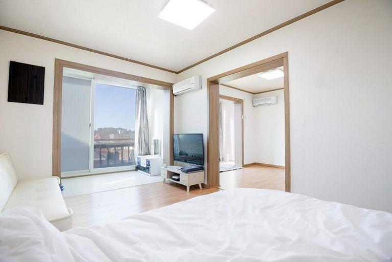 Bedroom 4, Taean (Anmyeondo) Sea Story Pension, Taean