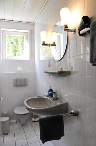 Bathroom 2, Hotel Garni Haus Dornheim, Offenbach