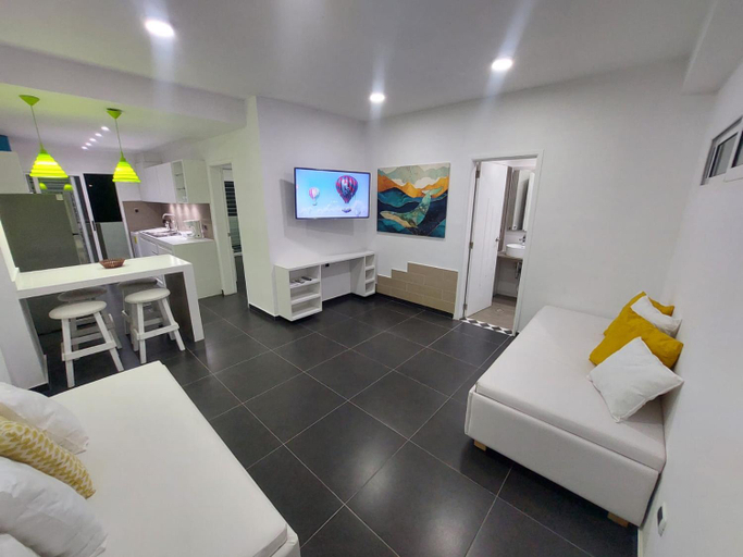 4, Yaque Suite, Díaz