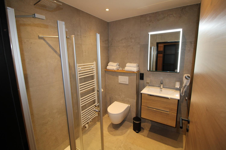 Bathroom 5, DER Hirsch Hotel, Städteregion Aachen