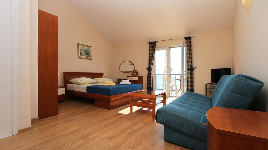 Bedroom 2, Apartments on the beach-Drvenik, Gradac