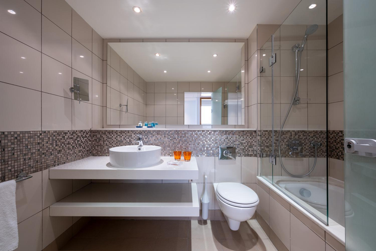 Bathroom 5, Noga Hotel