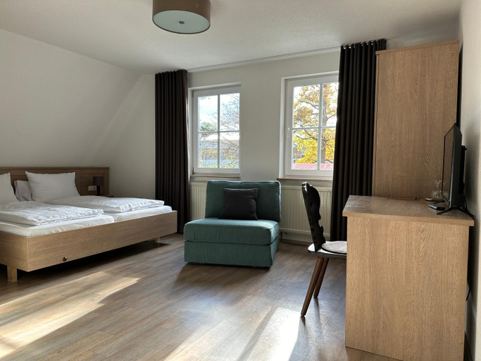 Bedroom 4, Waldhotel Eichenhof, Ostalbkreis
