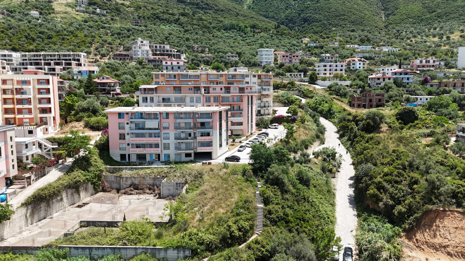 Others 3, Teo's K Apartment, Vlorës