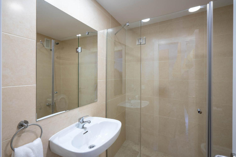 Bathroom 3, Magalluf Playa Apartments - Adults Only, Baleares