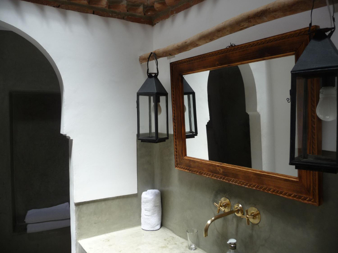 Bathroom 2, Riad Matham, Marrakech