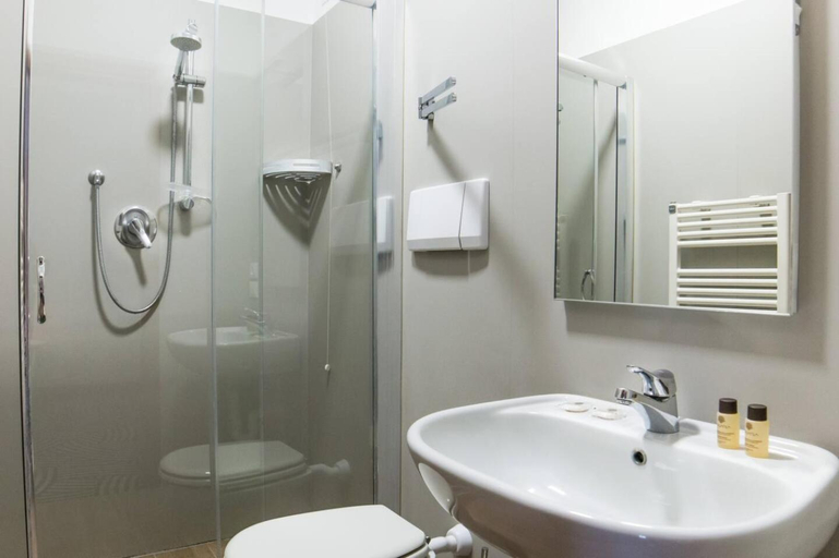 Bathroom 5, Hotel Cannaregio 2357, Venezia