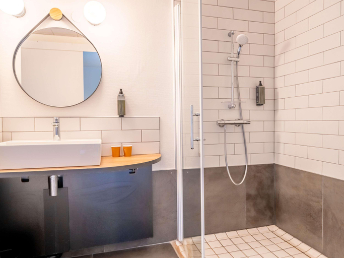 Bathroom 17