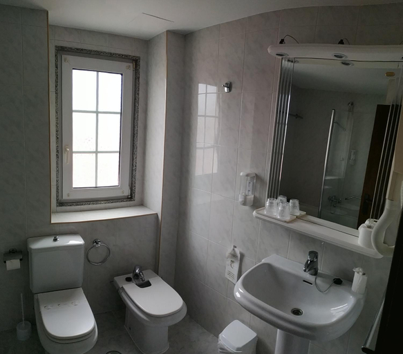 Bathroom 1, HOTEL LA CAMPANA, Asturias