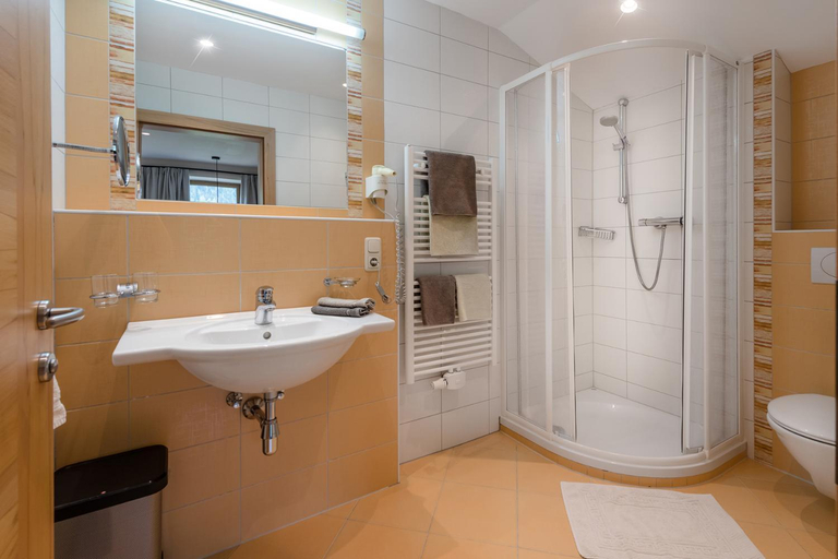 Bathroom 3, Meerberg Achensee, Schwaz