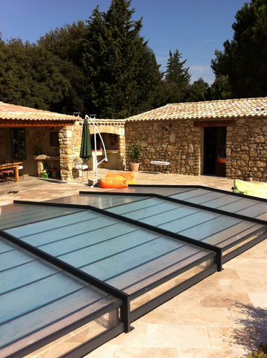 Sport & Beauty 2, Suite romantique avec jacuzzi prive, piscine et petit dejeuner, Vaucluse