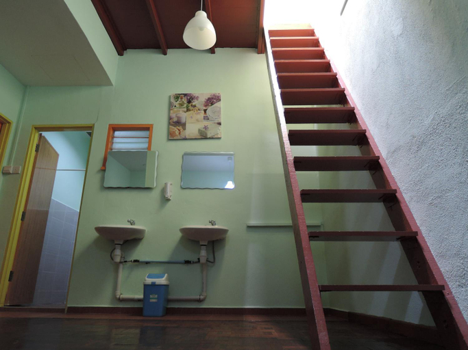 Others 4, The Pillohouzzze, Malacca City